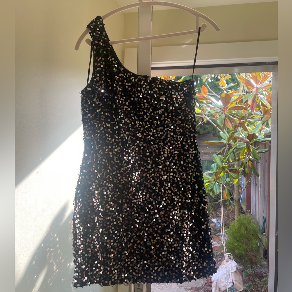 Black sequin one shoulder dress Forever 21 Large